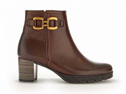 Blanke schoenen top opruiming